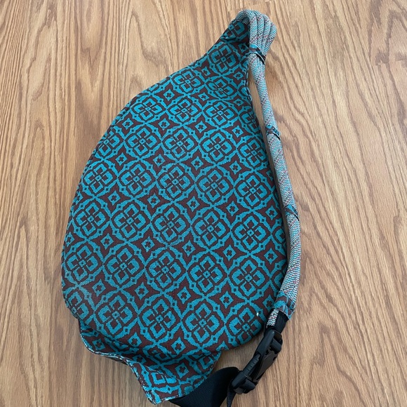 KAVU Teal and Brown Patterned Sling Bag - Picture 2 of 5